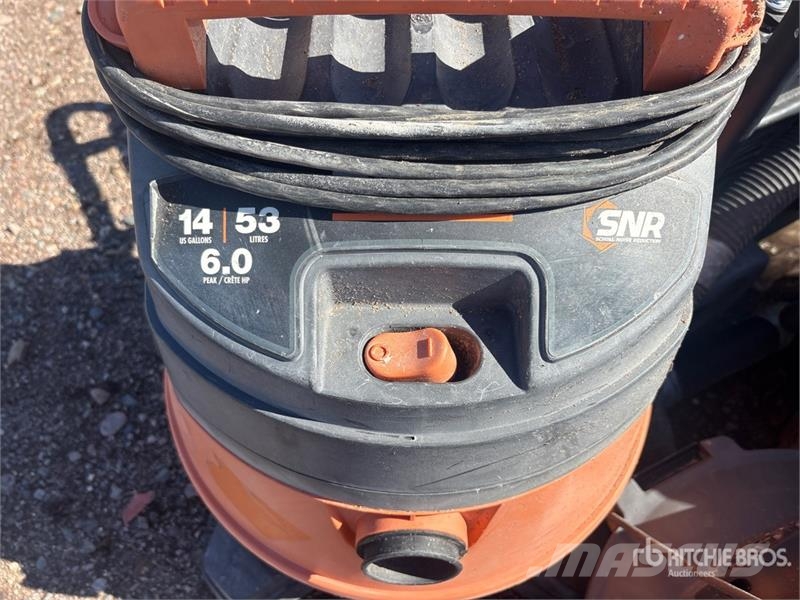  Quantity of (8) Generators and Shop Vacs Tool Box Építőipar - Egyebek