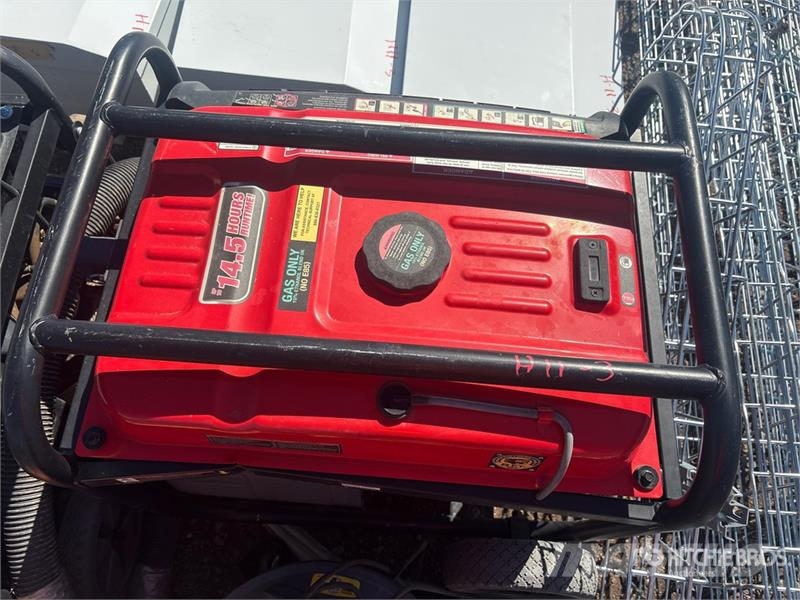  Quantity of (8) Generators and Shop Vacs Tool Box Építőipar - Egyebek