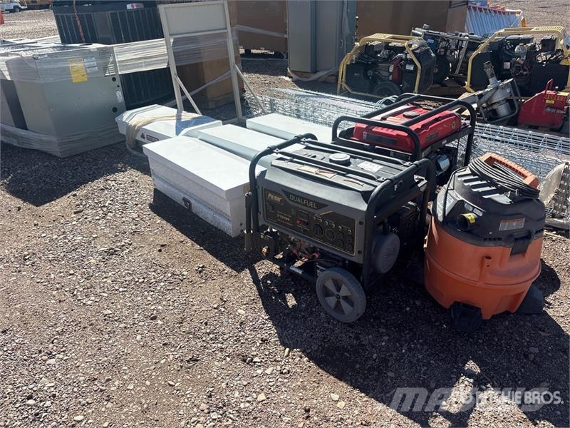  Quantity of (8) Generators and Shop Vacs Tool Box Építőipar - Egyebek