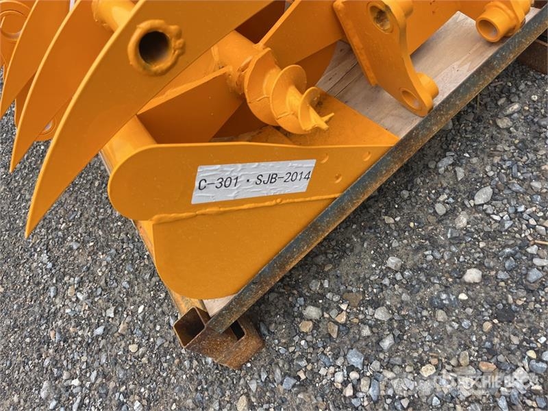 Quantity of (8) GIYI GYA-8 Mini Excavator Attatch その他部品