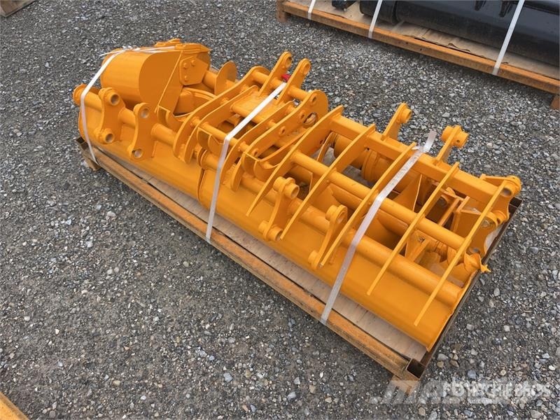 Quantity of (8) GIYI GYA-8 Mini Excavator Attatch その他部品