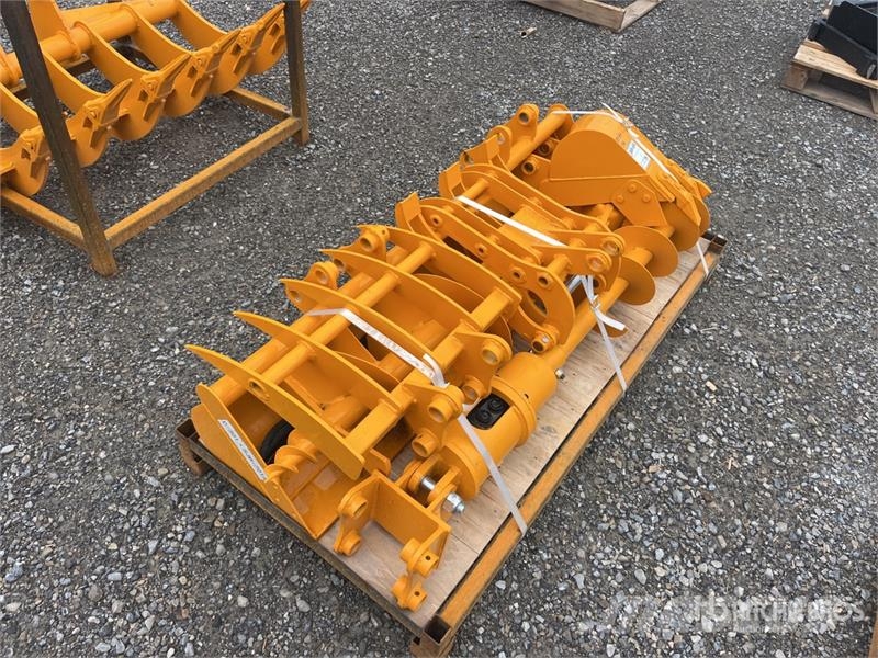 Quantity of (8) GIYI GYA-8 Mini Excavator Attatch その他部品