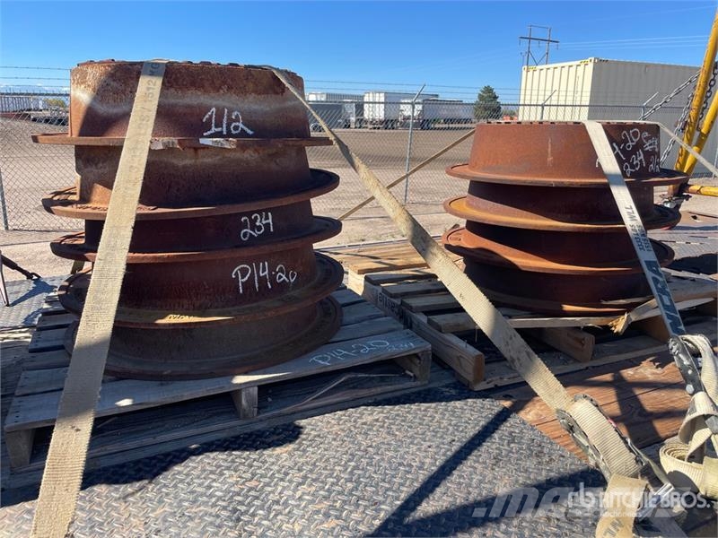 Quantity of (8) Manhole Covers Gradbeništvo - drugo