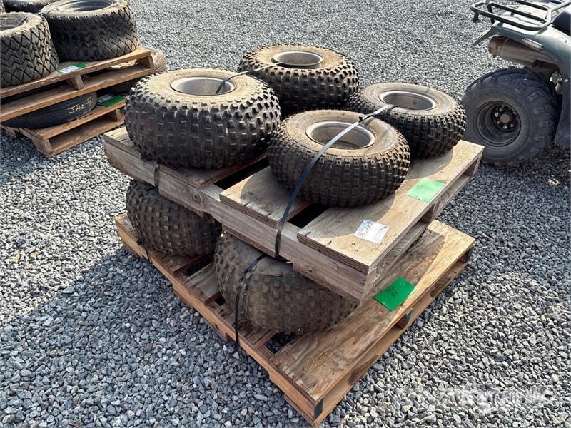  Quantity of (8) Mixed Tires الإطارات والعجلات والحافات