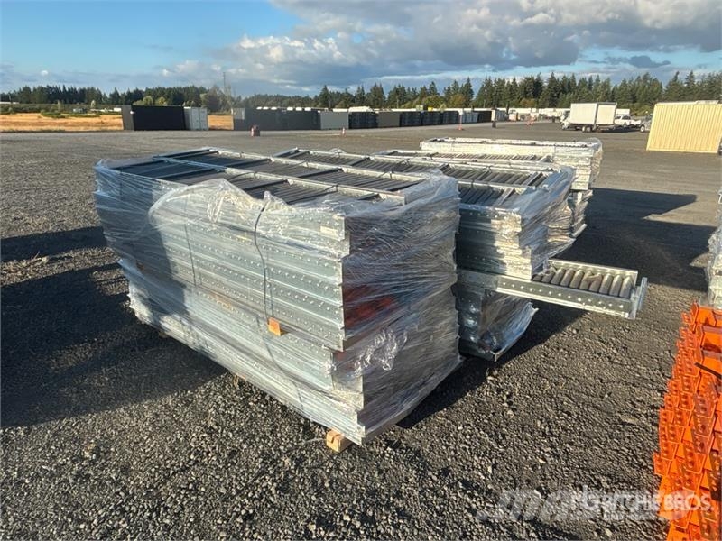 Quantity of (8) Pallets of Warehouse Roller Convey Outros componentes