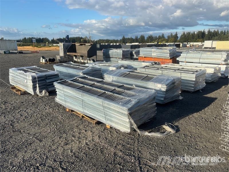 Quantity of (8) Pallets of Warehouse Roller Convey Outros componentes