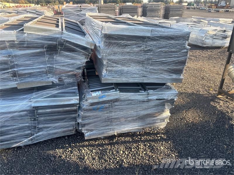 Quantity of (8) Pallets of Warehouse Roller Convey Outros componentes