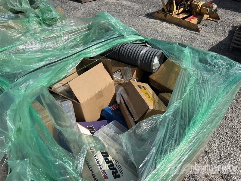 Quantity of (8) Pallets of Miscellaneous Parts Outros componentes
