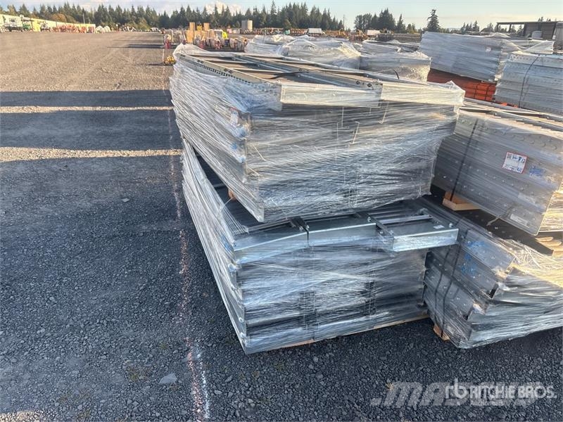 Quantity of (8) Pallets of Warehouse Roller Convey Outros componentes