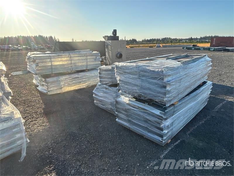 Quantity of (8) Pallets of Warehouse Roller Convey Outros componentes