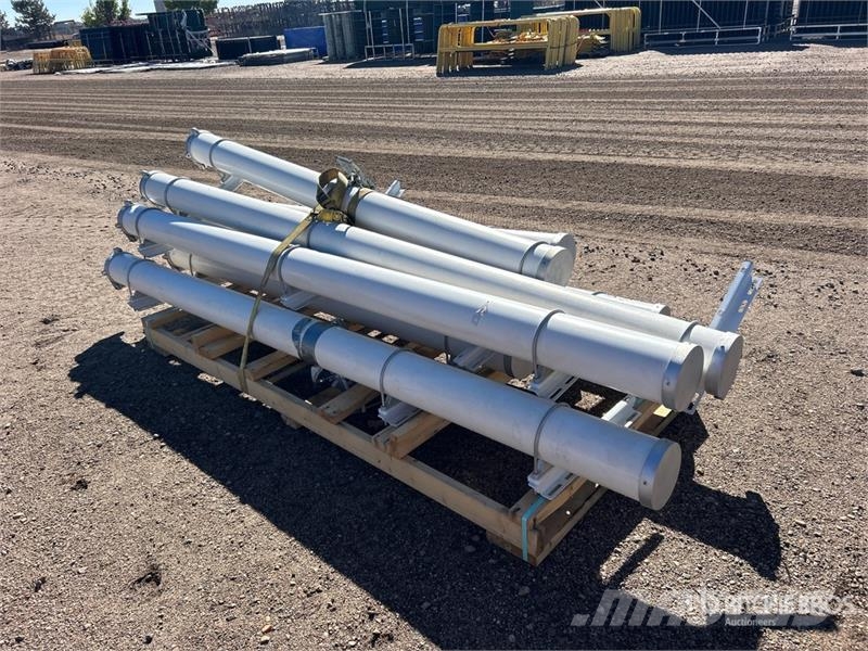 Quantity of (8) Steel Conduit Carriers 其他