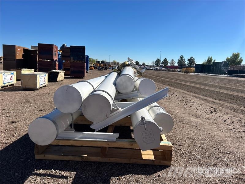Quantity of (8) Steel Conduit Carriers 其他