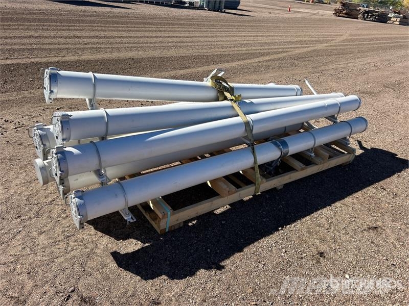 Quantity of (8) Steel Conduit Carriers 其他