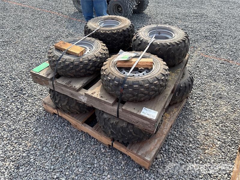  Quantity of (8) Tires الإطارات والعجلات والحافات