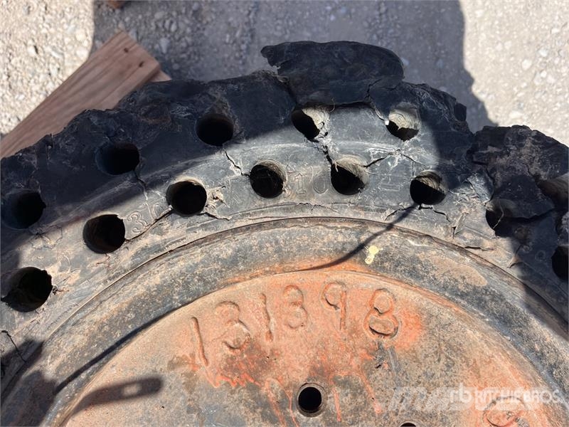 Quantity of (8) Tires Tyres, wheels and rims