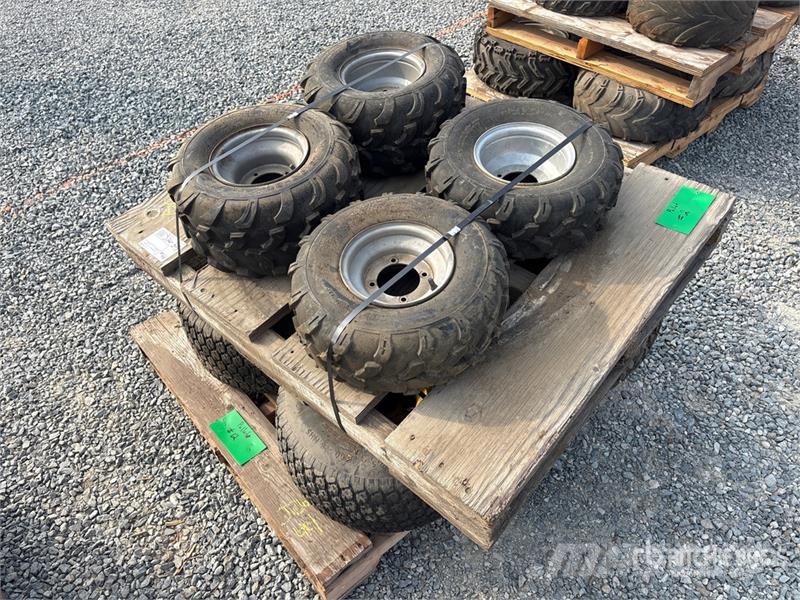 Quantity of (8) Tires الإطارات والعجلات والحافات