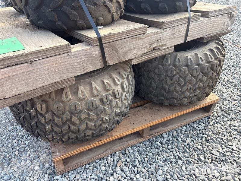  Quantity of (8) Tires الإطارات والعجلات والحافات