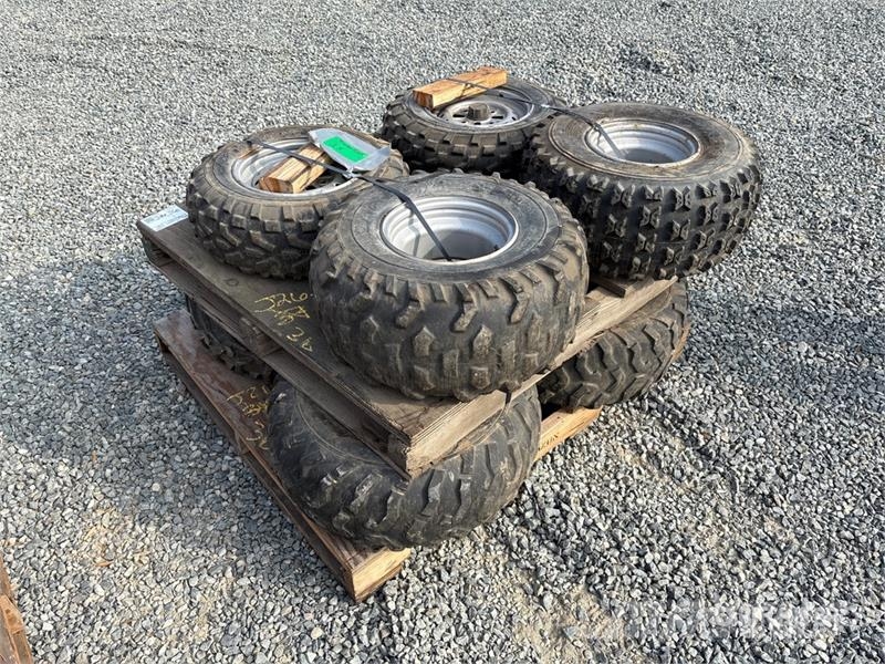 Quantity of (8) Tires الإطارات والعجلات والحافات