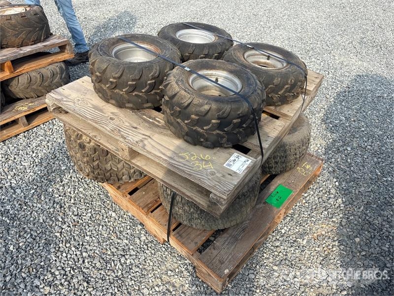  Quantity of (8) Tires الإطارات والعجلات والحافات