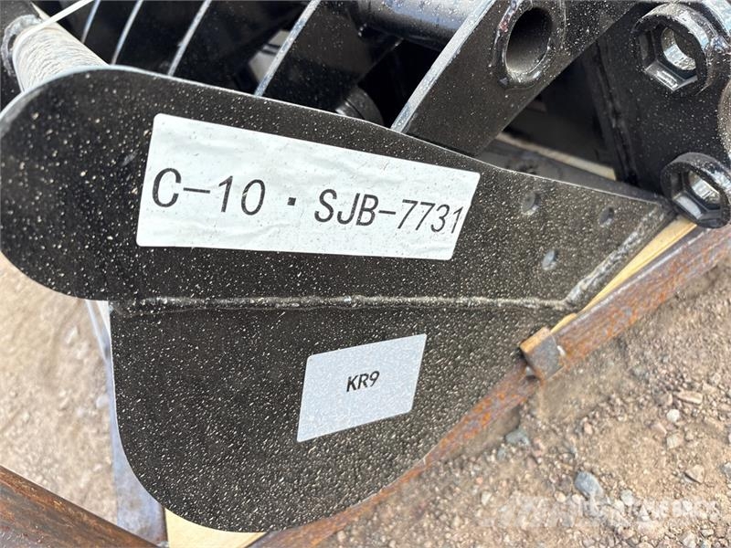 Quantity of (8) VICSEC VCA-8 Mini Excavator Attac Inne akcesoria