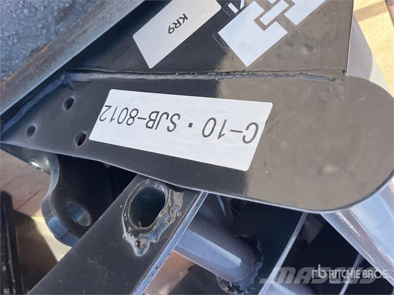 Quantity of (8) VICSEC VCA-8 Excavator Attachment Egyéb alkatrészek