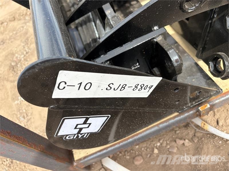 Quantity of (8) VICSEC VCA-8 Mini Excavator Attac Andre komponenter