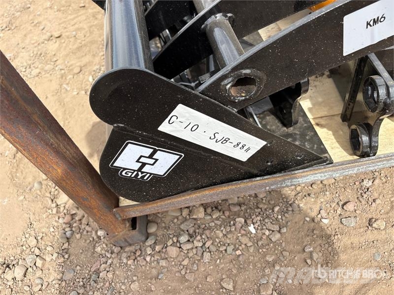 Quantity of (8) VICSEC VCA-8 Mini Excavator Attac Andre komponenter