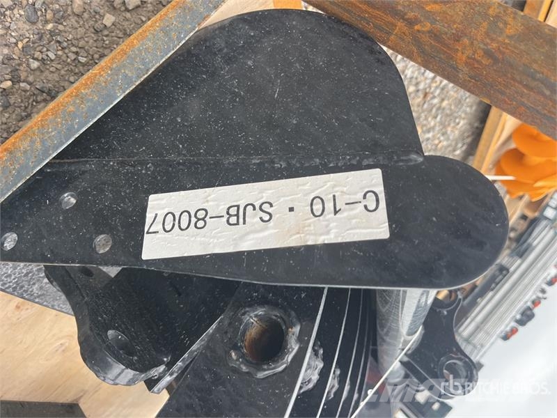 Quantity of (8) VICSEC VCA-8 Mini Excavator Attac その他部品