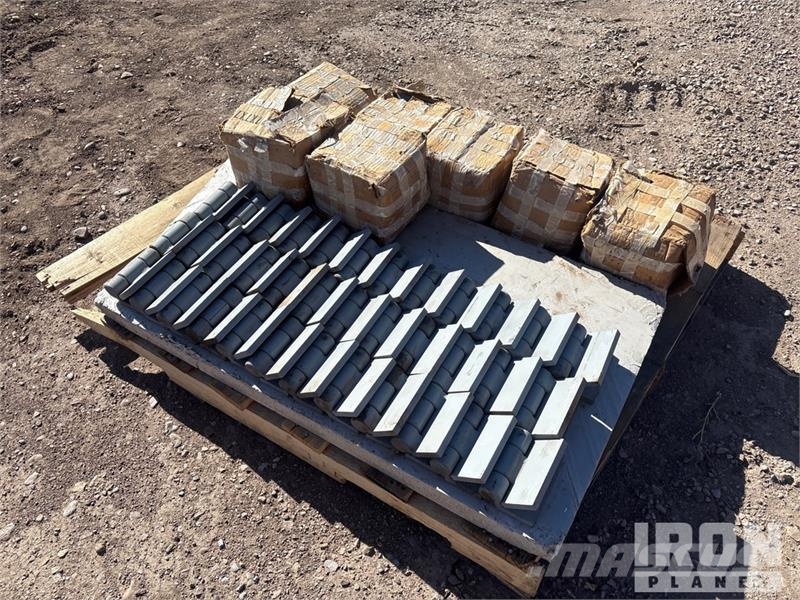 Quantity of (89) Hinges Sableuse et saleuse