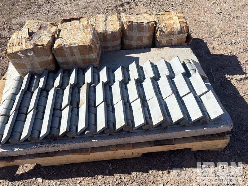 Quantity of (89) Hinges Sableuse et saleuse