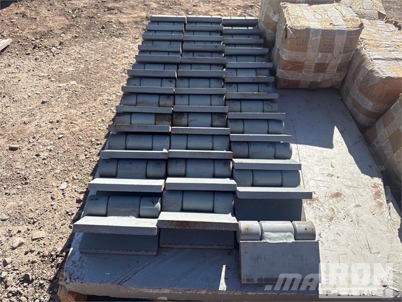 Quantity of (89) Hinges Sableuse et saleuse