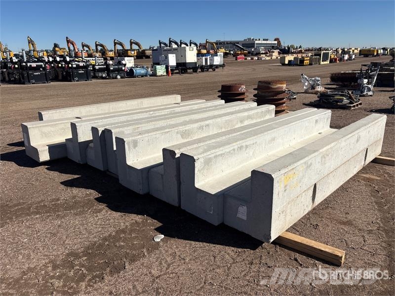 Quantity of (9) Concrete Cattle Guard Bases Інше тваринницьке обладнання