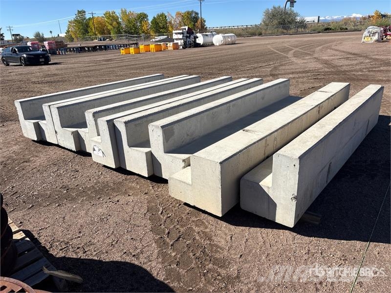 Quantity of (9) Concrete Cattle Guard Bases Інше тваринницьке обладнання