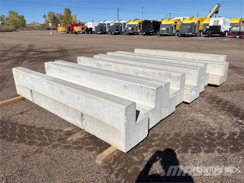 Quantity of (9) Concrete Cattle Guard Bases Інше тваринницьке обладнання