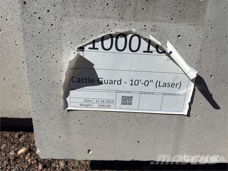Quantity of (9) Concrete Cattle Guard Bases Інше тваринницьке обладнання