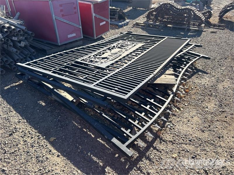 Quantity of 9 ft 4 in x 7 ft Driveway Gate Otra maquinaria agrícola
