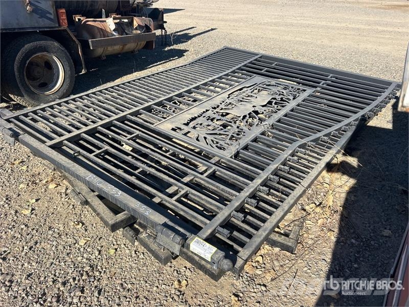 Quantity of 9 ft 4 in x 7 ft Driveway Gate Otra maquinaria agrícola