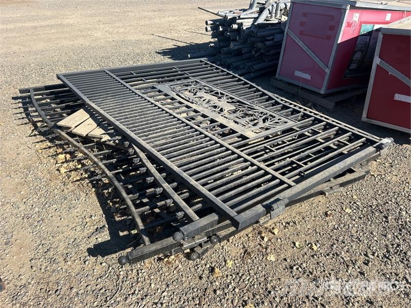 Quantity of 9 ft 4 in x 7 ft Driveway Gate Otra maquinaria agrícola