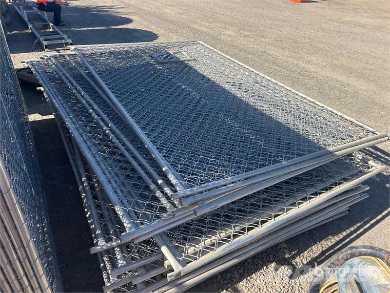 Quantity of 9 ft 8 in x 6 ft Chain Link Fencing Technika pro oplocení a ohrady
