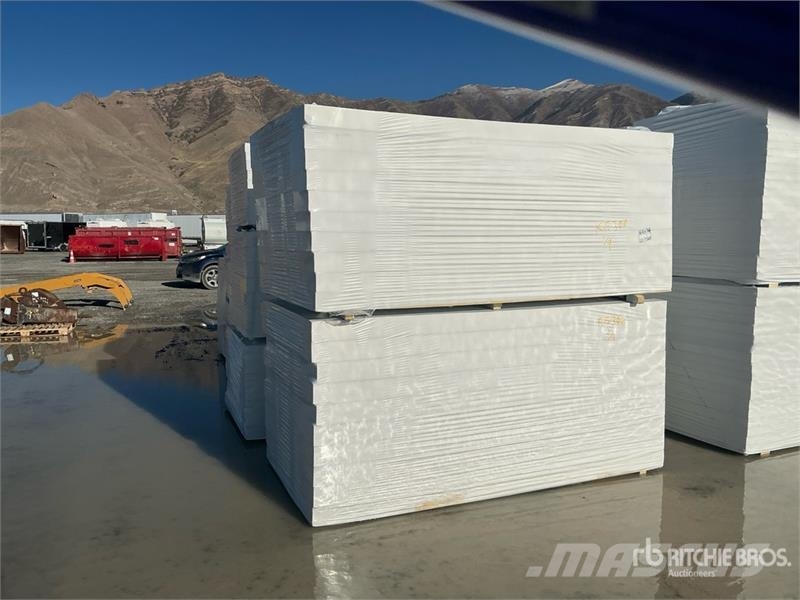 Quantity of (9) Pallets of Polyiso Insulation Pane Talhas, guinchos e elevadores de materiais