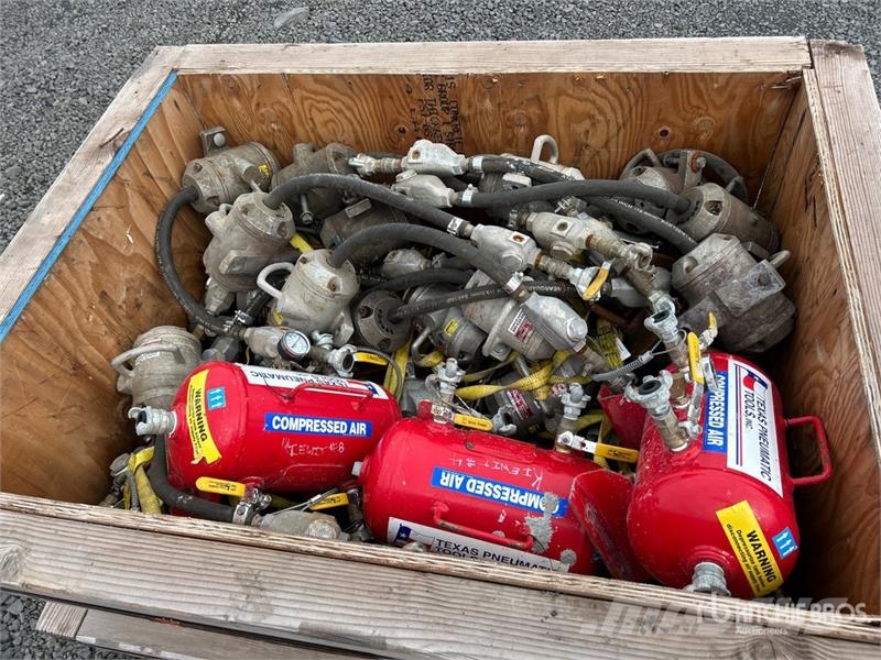 Quantity of Air Tanks And Concrete Vibrators 建筑机械-其他