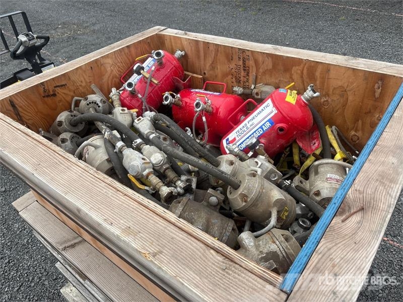 Quantity of Air Tanks And Concrete Vibrators Будтехніка - Інші