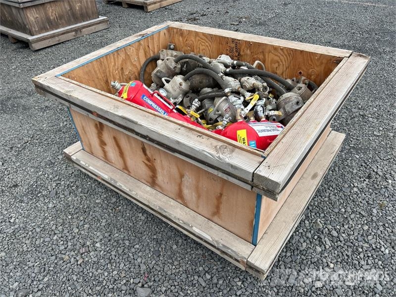 Quantity of Air Tanks And Concrete Vibrators 建筑机械-其他