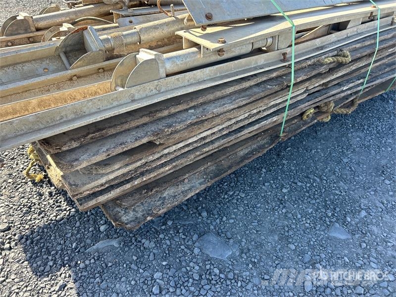Quantity of Allied Tren-Shor 2542 & Stamp Concrete Betoonivalmistamistarvikud
