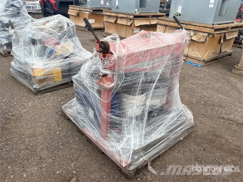 Quantity of Bolts Подемници, лебедки и елеватори за материали