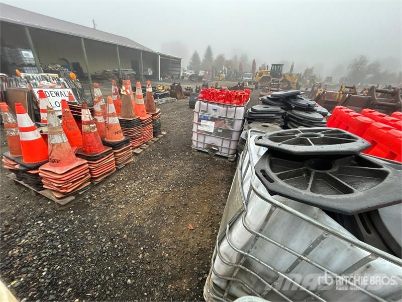 Quantity of Delineators with Basses and Traffic Co Rørlæggere