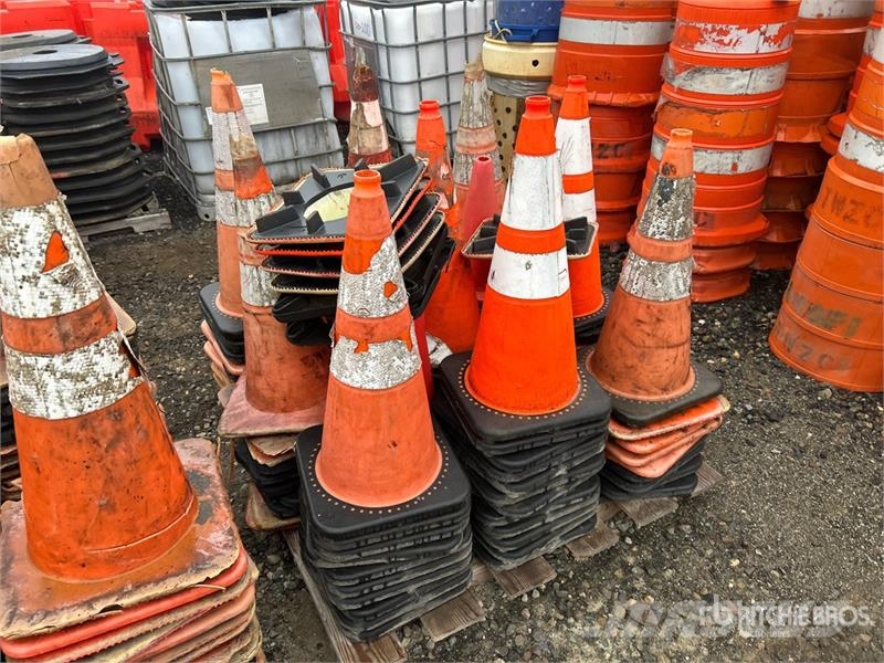 Quantity of Delineators with Basses and Traffic Co Rørlæggere