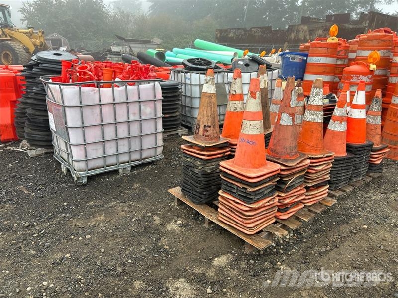 Quantity of Delineators with Basses and Traffic Co Rørlæggere