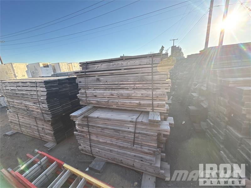  Quantity of Gray Weathered Bridge Ledgers Lumber Takels, lieren en materiaalliften