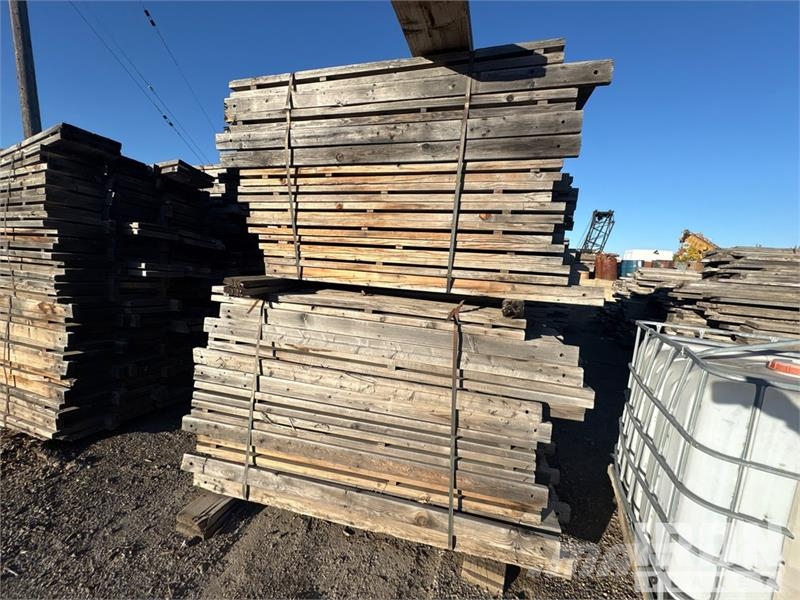  Quantity of Gray Weathered Bridge Ledgers Lumber Takels, lieren en materiaalliften